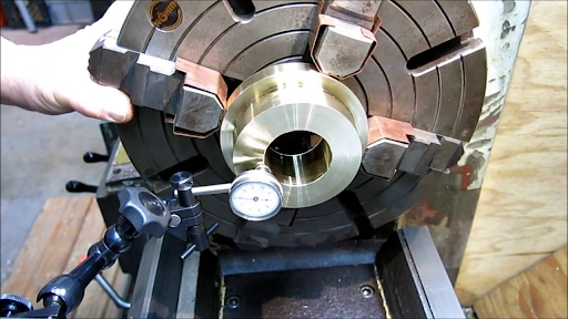 máy gia công cắt gọt CNC